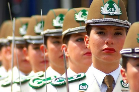 13_chile_police_women-550x363