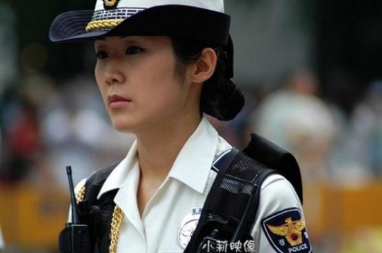 19_south_korea_police_woman-550x364