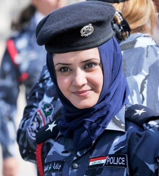 3_iraq_police_woman-550x610