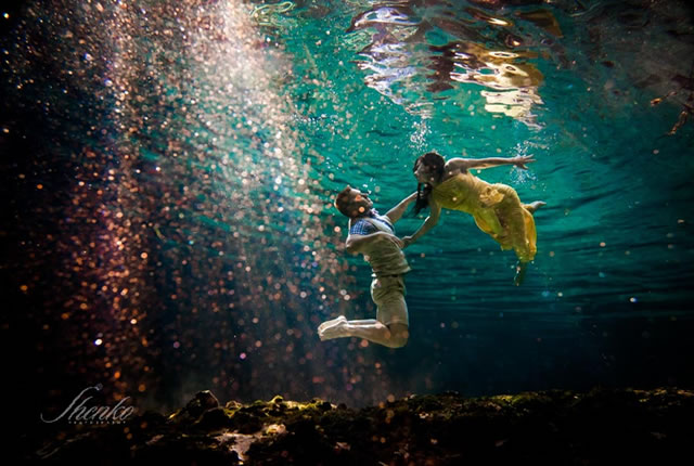 4-underwater-engagement-photo-session-mexico-1