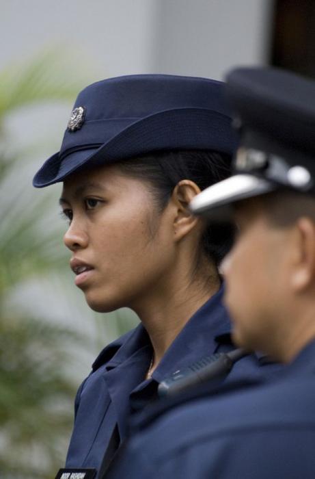 8_singapore_police_women
