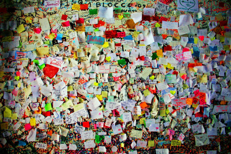 Love-notes-julliets-wall