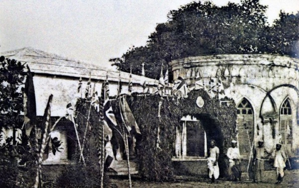 1912-Darbar-Hall-at-Shahbagh-now-Modhur-canteen
