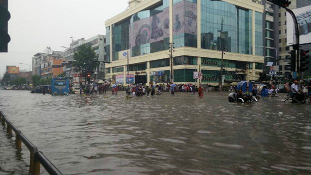 150901123110_dhaka_rain_640x360_bbc_nocredit